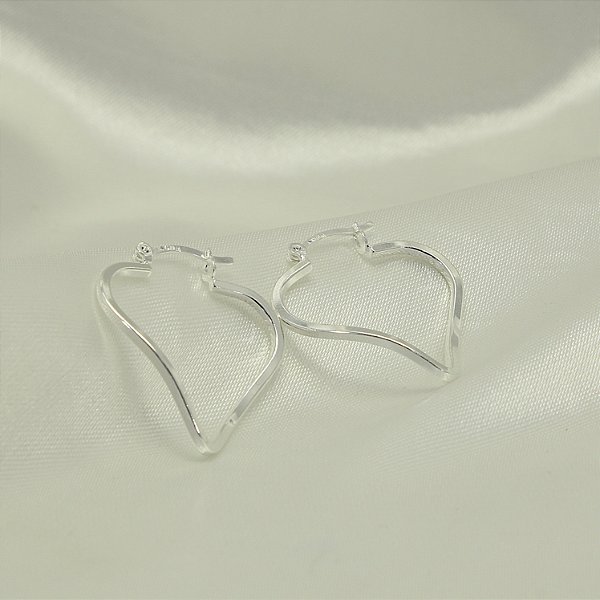 Brinco Argola de Coração com Ondulações Banhado a Prata 925