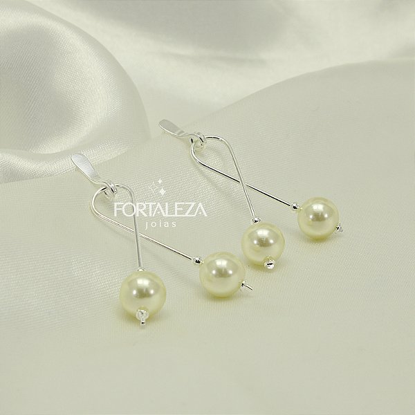 Brinco com Detalhe em Pérolas Banhado a Prata 925