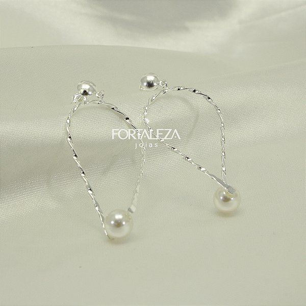 Brinco com Design Torcido com Pérola Banhado a Prata 925
