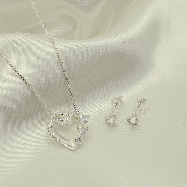 Conjunto de Coração Cravejado em Zircônia Banhado a Prata