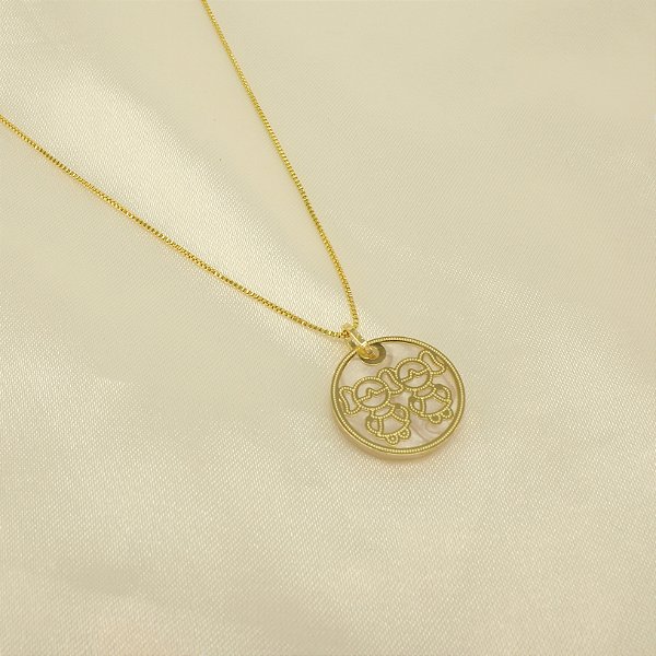 Gargantilha Meninas com Placa de Resina Banhado a Ouro 18k