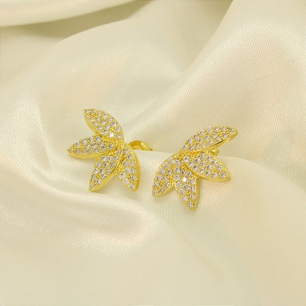 Brinco de Folhas Cravejadas em Zircônia Banhado a Ouro 18k