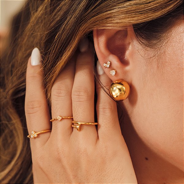 Brinco  de Bola Polida Banhado a Ouro 18k