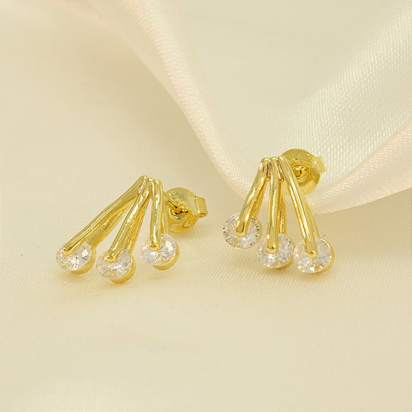 Brinco com Três Zircônias em Hastes Banhado a Ouro 18k