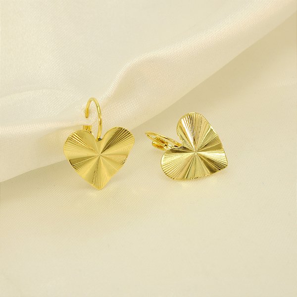 Brinco de Coração com Design Plissado Banhado a Ouro 18k