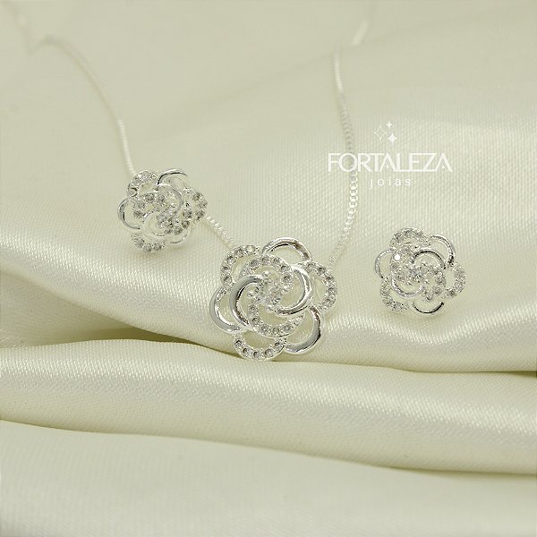 Conjunto de Flor Cravejado em Zircônia Banhado a Prata
