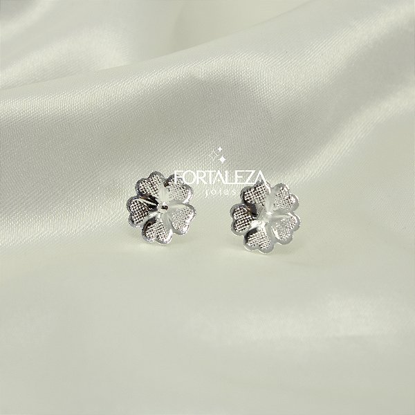 Brinco Flor Texturizada Banhado a Prata