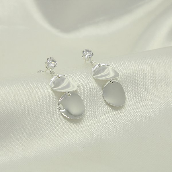 Brinco de Medalhinhas com Zircônia Banhado a Prata 925