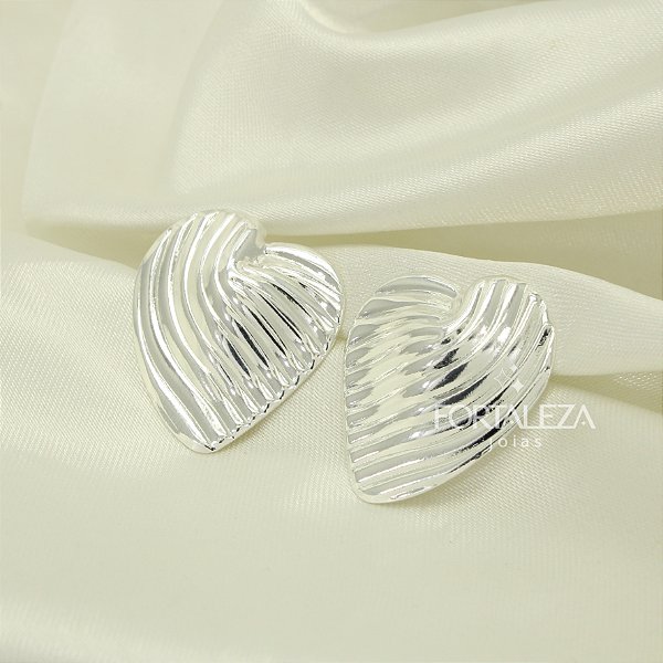 Brinco de Coração Texturizado Banhado a Prata 925