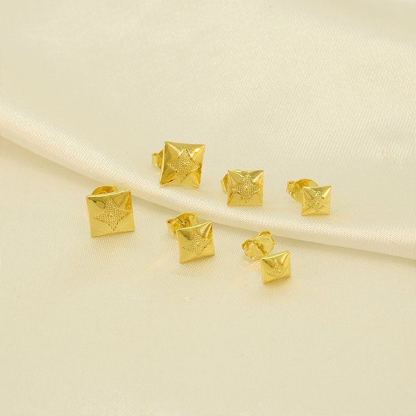 Brinco em Trio Quadrado Texturizado Banhado a Ouro 18k