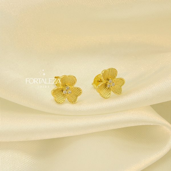 Brinco Trevo de Três Folhas com Zircônia Banhado a Ouro 18k