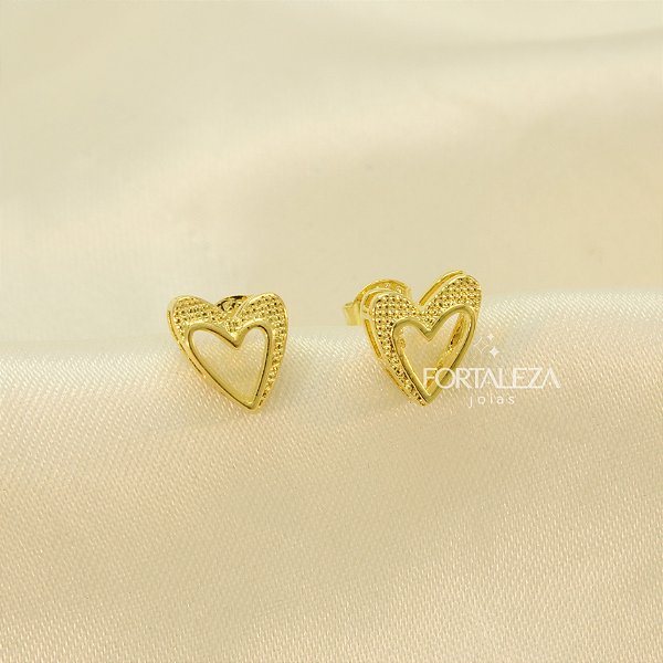 Brinco de Coração Vazado Banhado a Ouro 18k