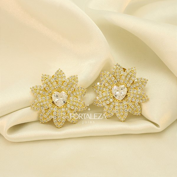 Brinco de Flor Cravejada em Zircônia Banhado a Ouro 18k