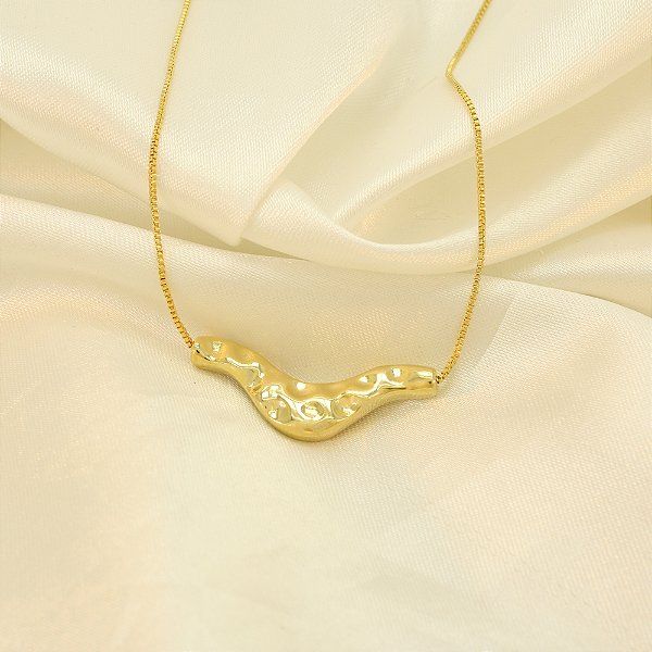 Colar com Design Martelado Banhado a Ouro 18k