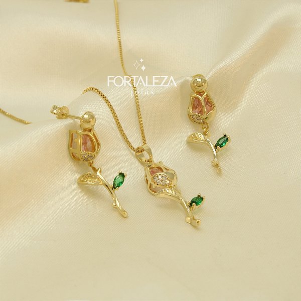 Conjunto de Rosa com Detalhe em Zircônias Banhado a Ouro 18k