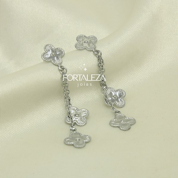 Brinco com Trevos Banhado a Ouro Branco