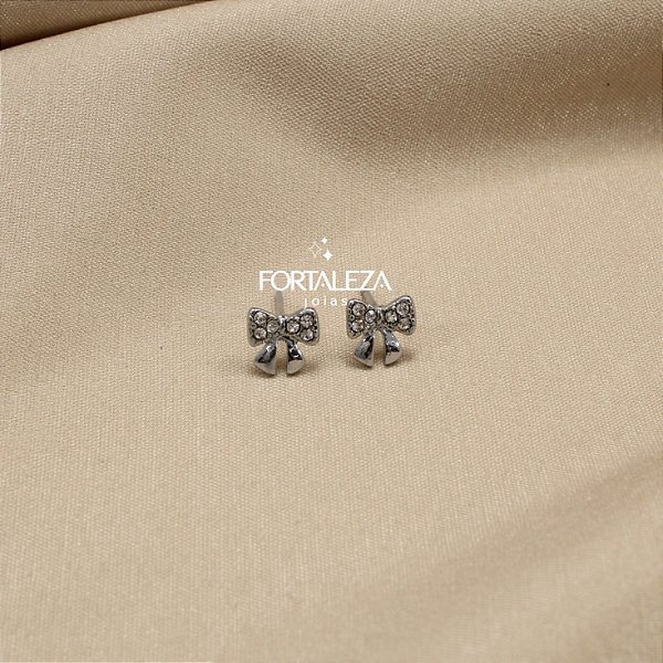 Brinco de Laço Cravejado em Zircônia Banhado a Ouro Branco