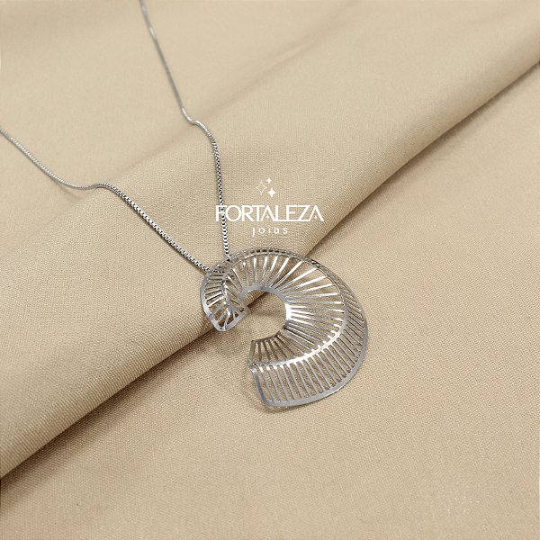 Gargantilha Vazada com Design Espiral Banhado a Ouro Branco