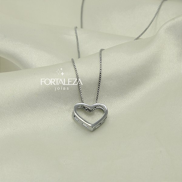 Gargantilha de Coração Vazado Banhado a Ouro Branco