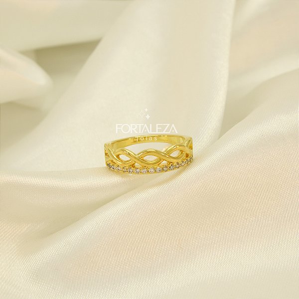 Anel com Detalhe de Ondas e Zircônias Banhado a Ouro 18k