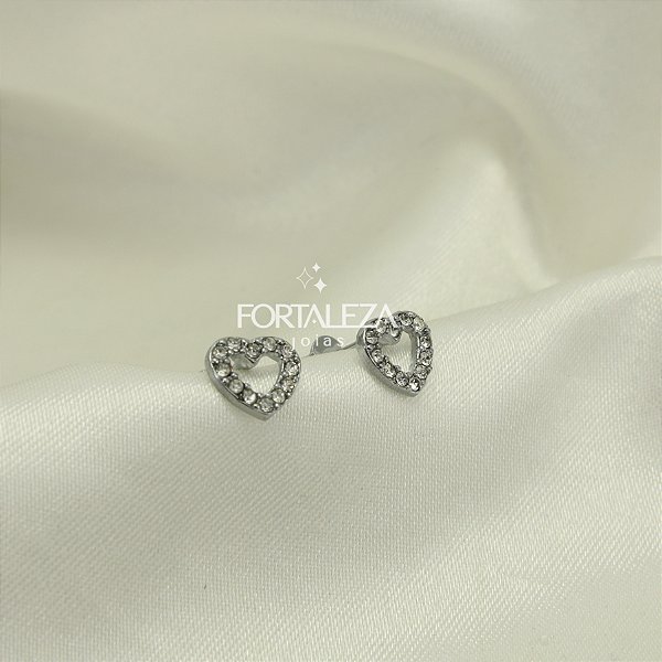 Brinco Coração Cravejado em Zircônia Banhado a Ouro Branco