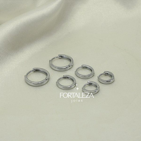 Brinco em Trio de Aro Liso Banhado a Ouro Branco