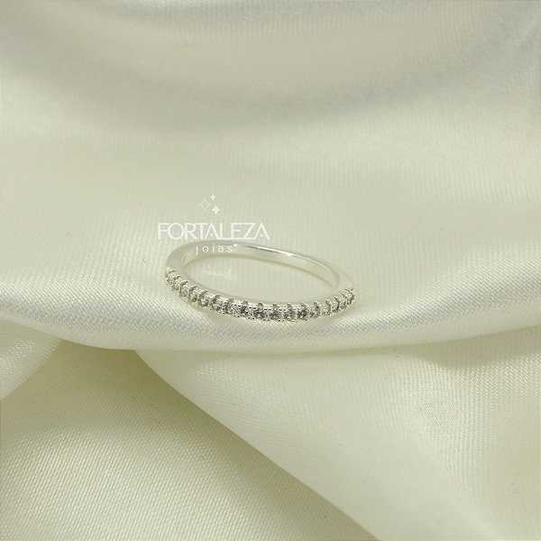 Anel Aparador Cravejado em Zircônia Banhado a Prata 925