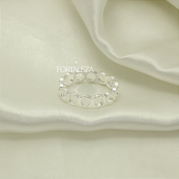 Anel com Design de Elos Vazados Banhado a Prata 925