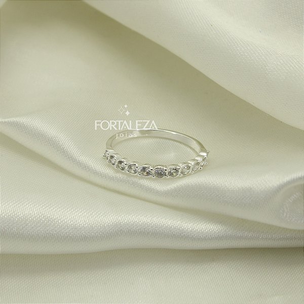 Anel Aparador Cravejado em Zircônia Banhado a Prata 925