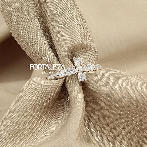 Anel de Cruz Cravejada em Zircônia Banhado a Prata 925