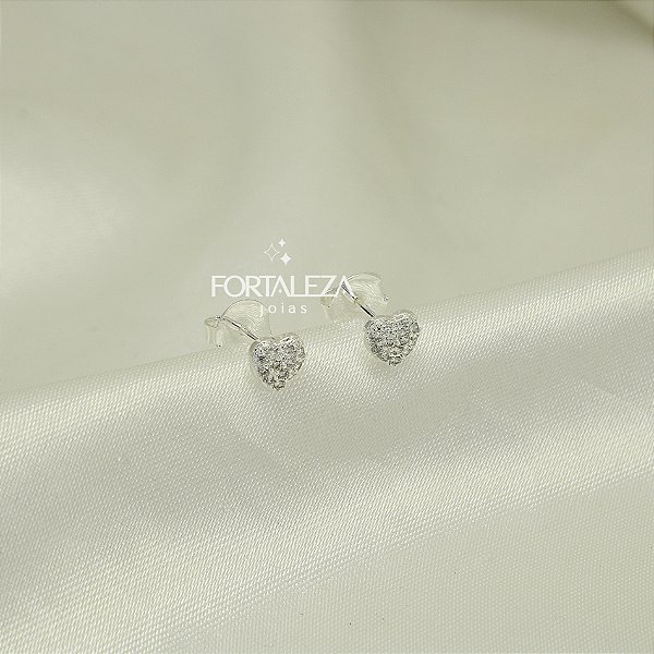Brinco de Coração Cravejado em Zircônia Banhado a Prata 925