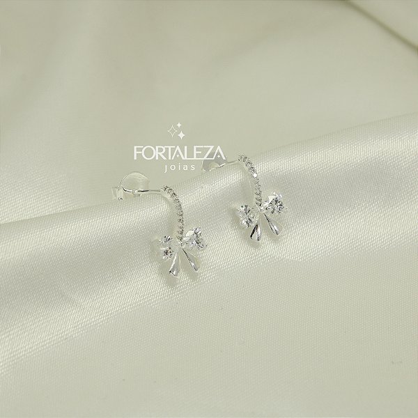 Brinco de Laço Cravejado em Zircônia Banhado a Prata 925