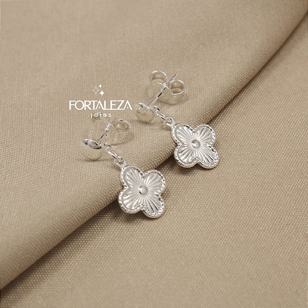 Brinco de Trevo Texturizado Banhado a Prata 925