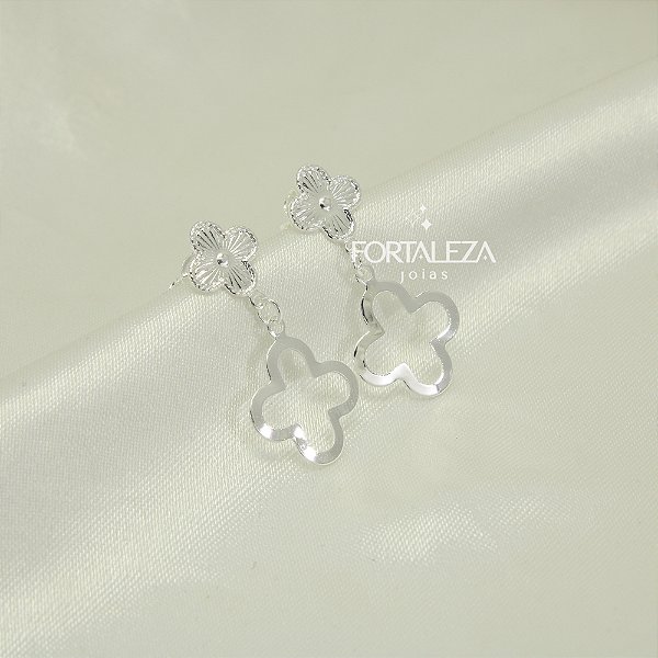 Brinco de Trevo Vazado Banhado a Prata 925