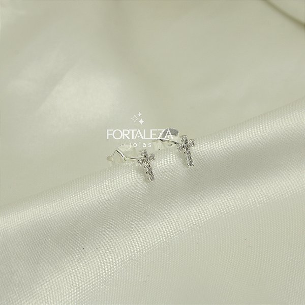 Brinco de Cruz Cravejada em Zircônia Banhado a Prata 925