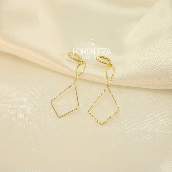 Brinco Argola com Design Torcido Banhado a Ouro 18k