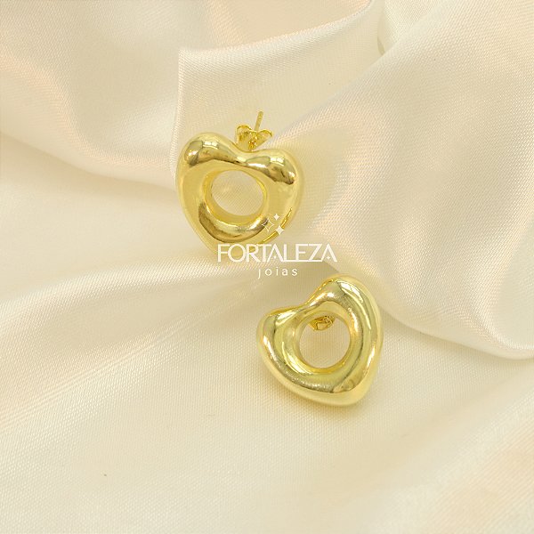 Brinco de Coração Vazado e Abaulado Banhado a Ouro 18k