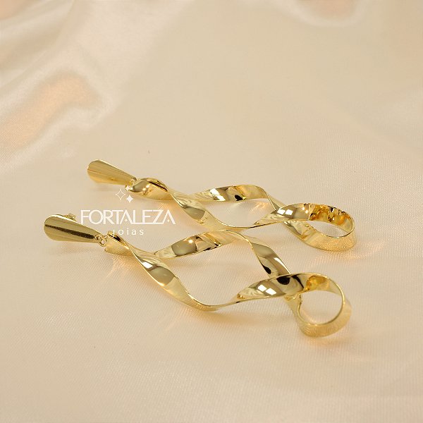 Brinco com Design Torcido Banhado a Ouro 18k