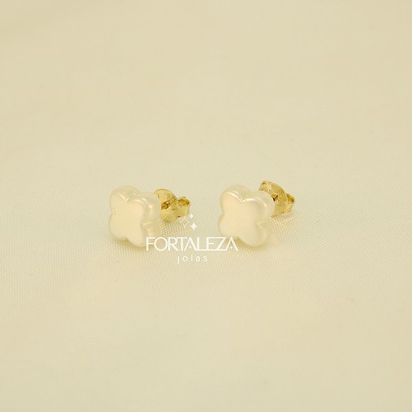 Brinco Pérola com Design de Trevo Banhado a Ouro 18k