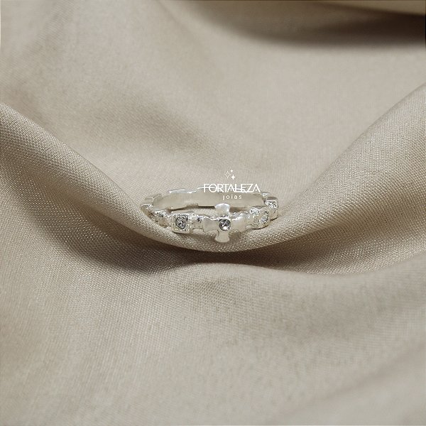 Anel de Cruz Cravejado em Zircônia Cristal Banhado a Prata