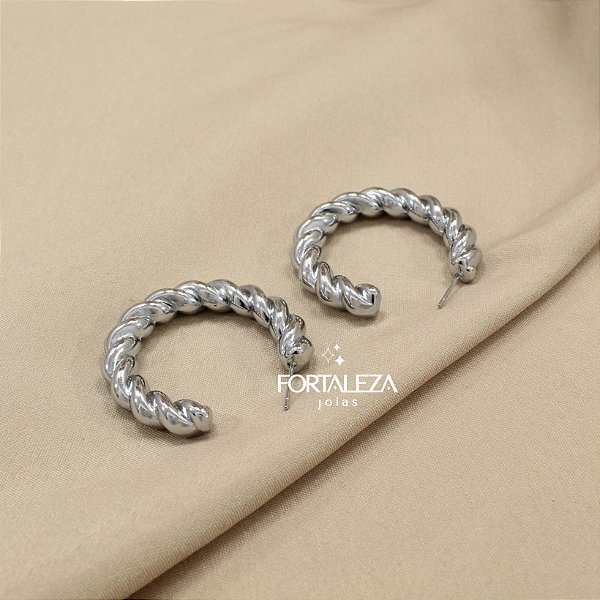 Brinco Argola com Design Torcido Banhado a Ouro Branco