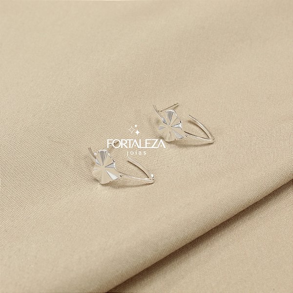 Brinco Argola Coração com Design Navete Banhado a Prata