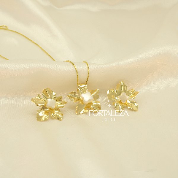 Conjunto de Flor com Pérola Banhado a Ouro 18k