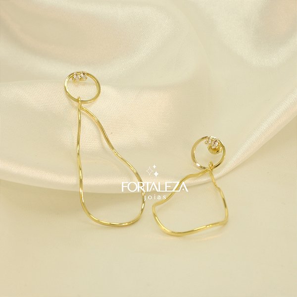 Brinco Vazado com Detalhe de Zircônia Banhado a Ouro 18k