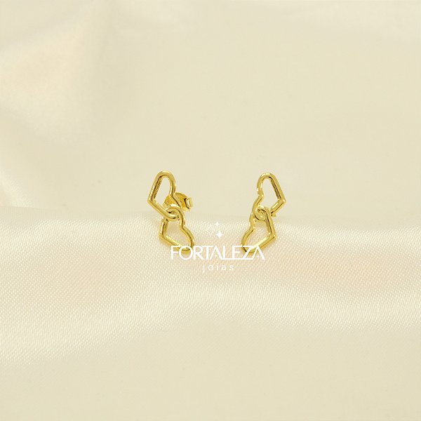 Brinco de Dois Corações Entrelaçados Banhado a Ouro 18k