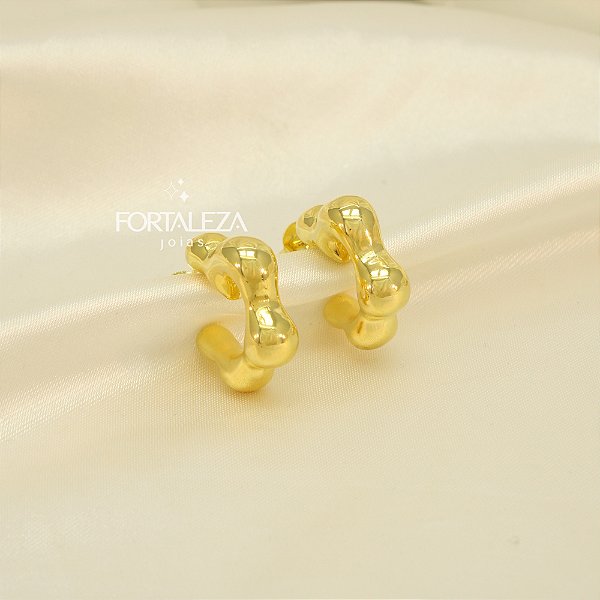 Brinco Argola com Design de Flor Banhado a Ouro 18k