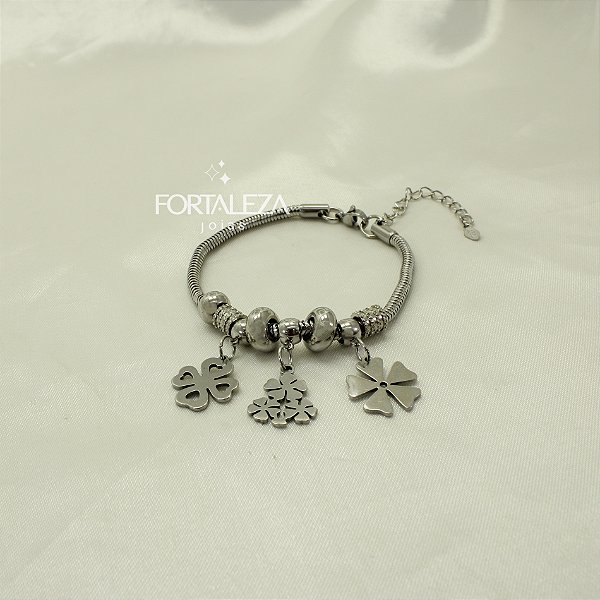 Pulseira com Berloques Trevo em Aço Inox