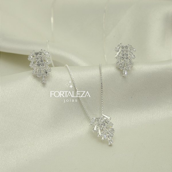 Conjunto com Detalhe Cravejado em Zircônias Banhado a Prata