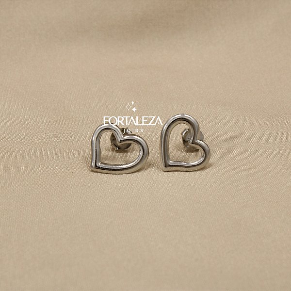 Brinco com Design de Coração Vazado em Aço Inox