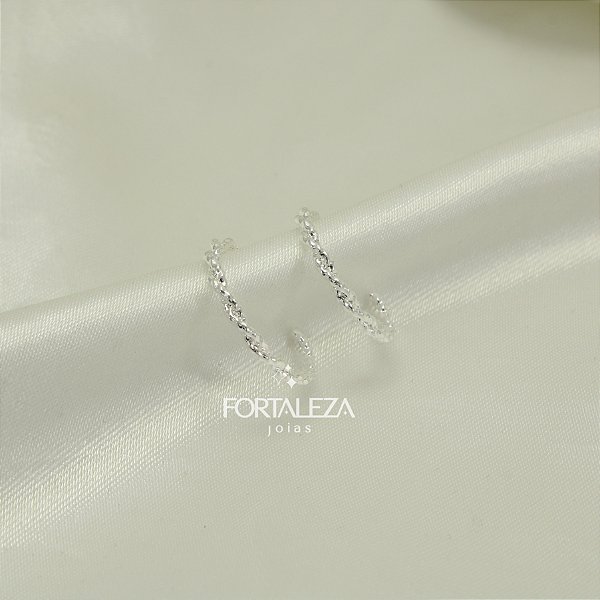 Brinco Argola com Design Torcido Banhado a Prata 925